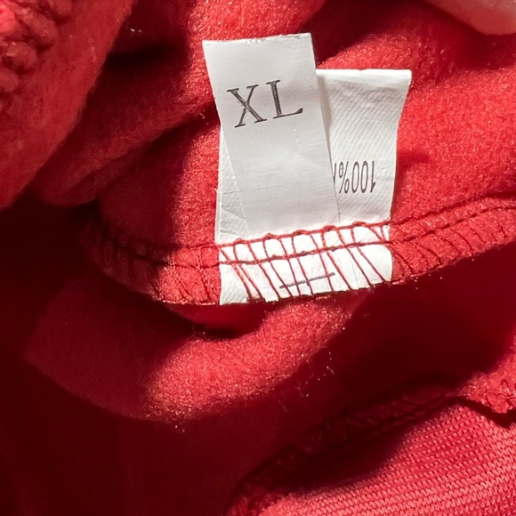 Women’s girls red crew sweatshirt XL fits smaller NEW NWOT - Picture 3 of 8